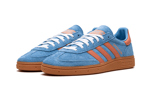 Adidas Handball Spezial WMNS in Off White Collegiate Burgundy with gum sole, available at ASEY SHOP Morocco.